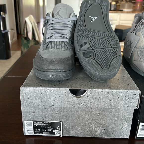 Athletic_Shoes